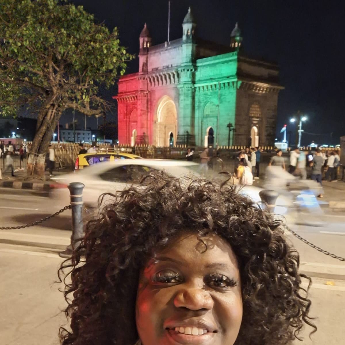 MINA visit to the Gateway to India on Independence day in Mumbai, the heritage landmark that inspired her acrylic painting Independence Day Lights – Gateway to India.