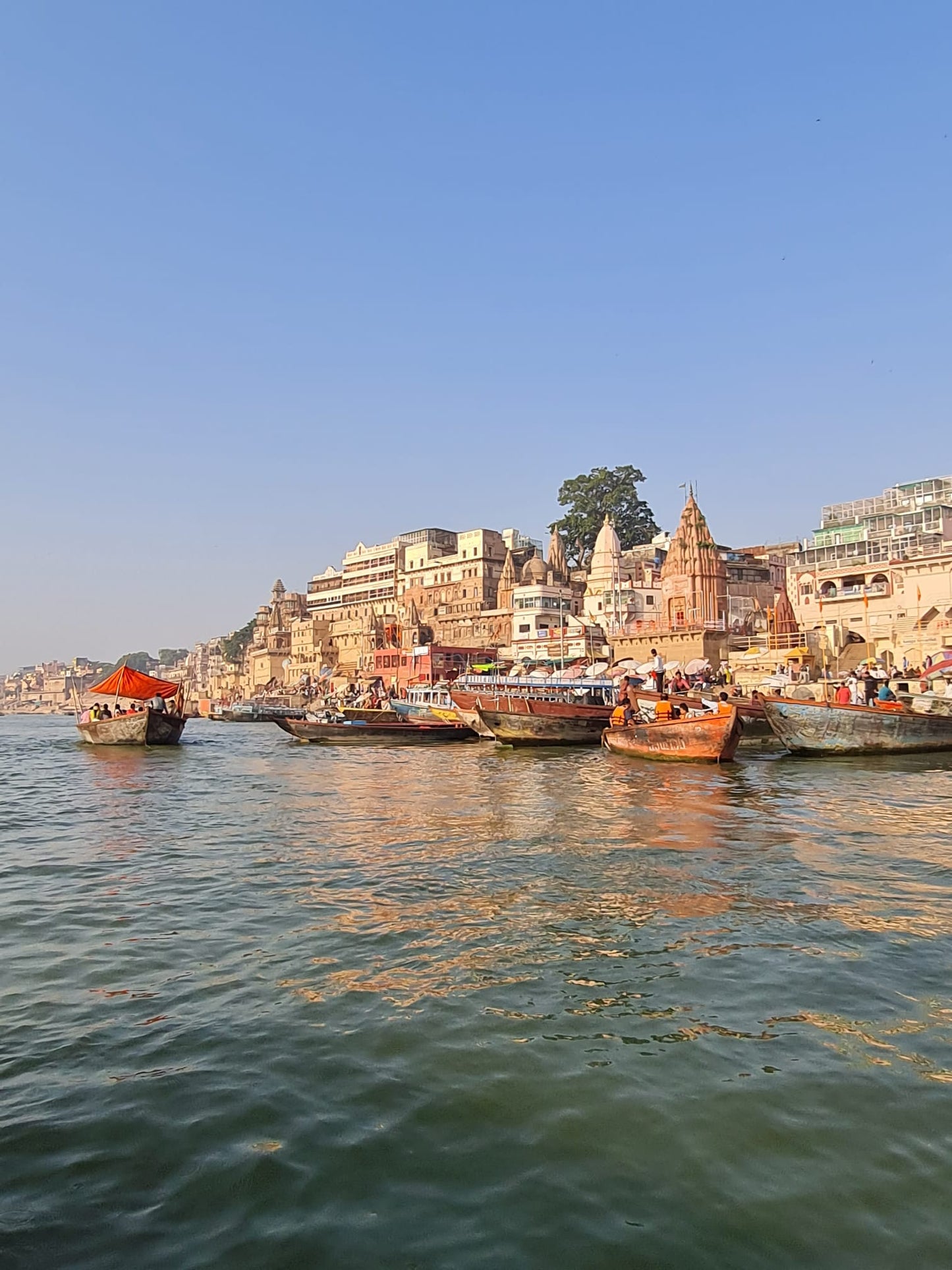 The featured photograph was taken during MINA's visit to Varanasi in 2023. Experiencing the river at sunrise from a traditional boat, provided the inspiration for the painting 'Sacred Ghats – Varanasi’, part of the Indian Heritage Varanasi Collection.